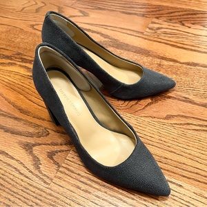 Banana republic size 6, block heel pump, blue worn once